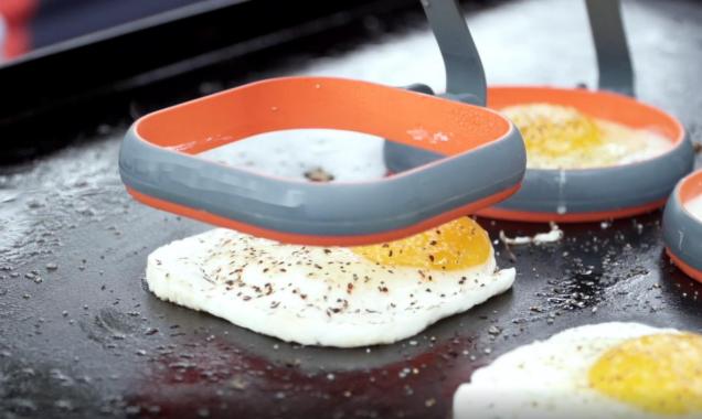 Overmoulding Silicone-Customizable liquid silicone food grade egg ring omelette maker for your local market(Image1) Overmoulding Silicone-Customizable liquid silicone food grade egg ring omelette maker for your local market(Image1)